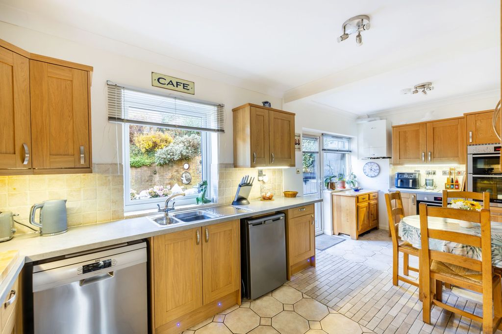 Property photo 3 of 25