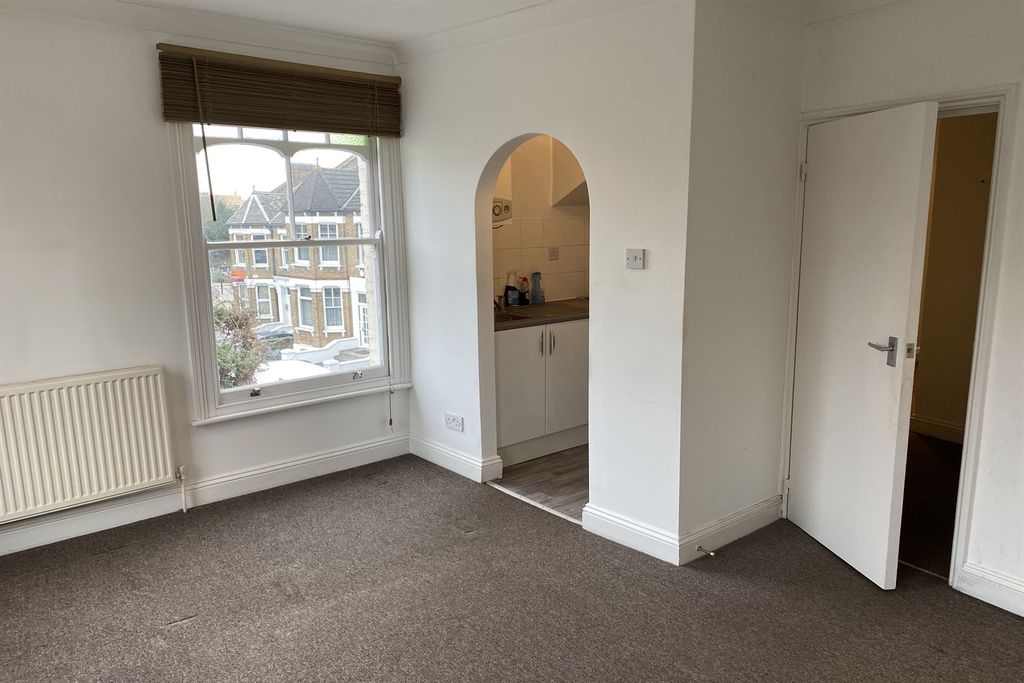 Property photo 1 of 7 (Main)