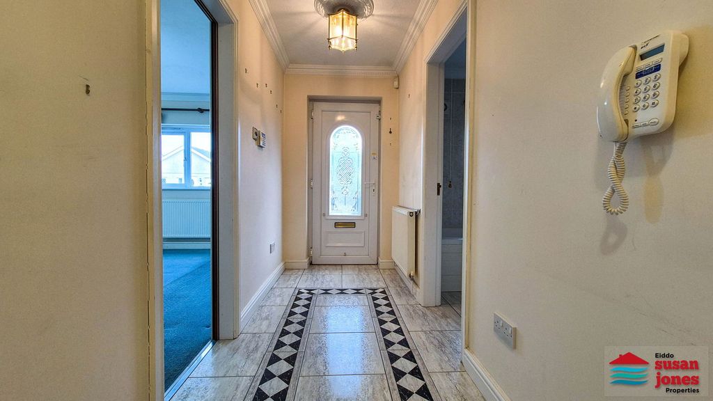 Property photo 3 of 21