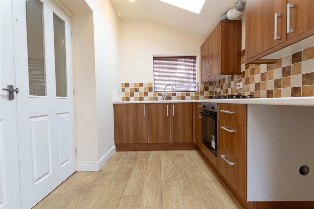 Property photo 3 of 17 Kitchen