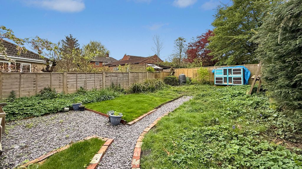 Property photo 2 of 12 Garden