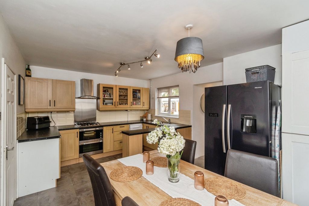 Property photo 3 of 20 Kitchen Diner