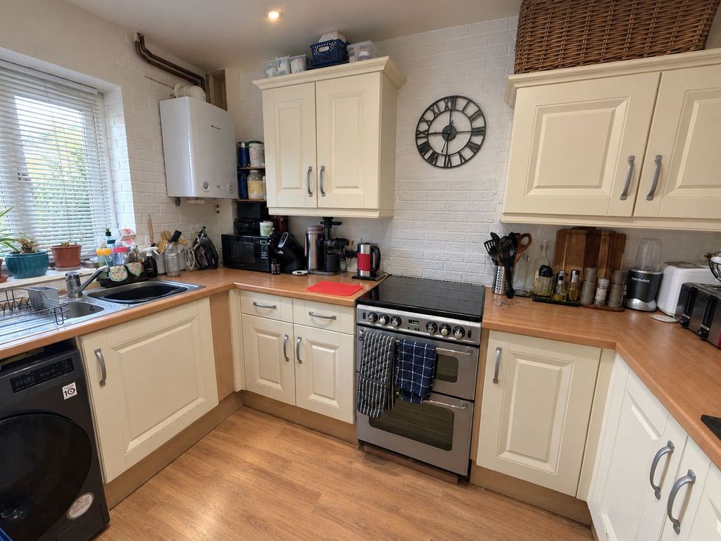 Property photo 3 of 11