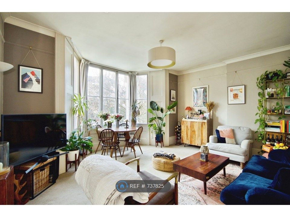 Property photo 3 of 23 Living Room