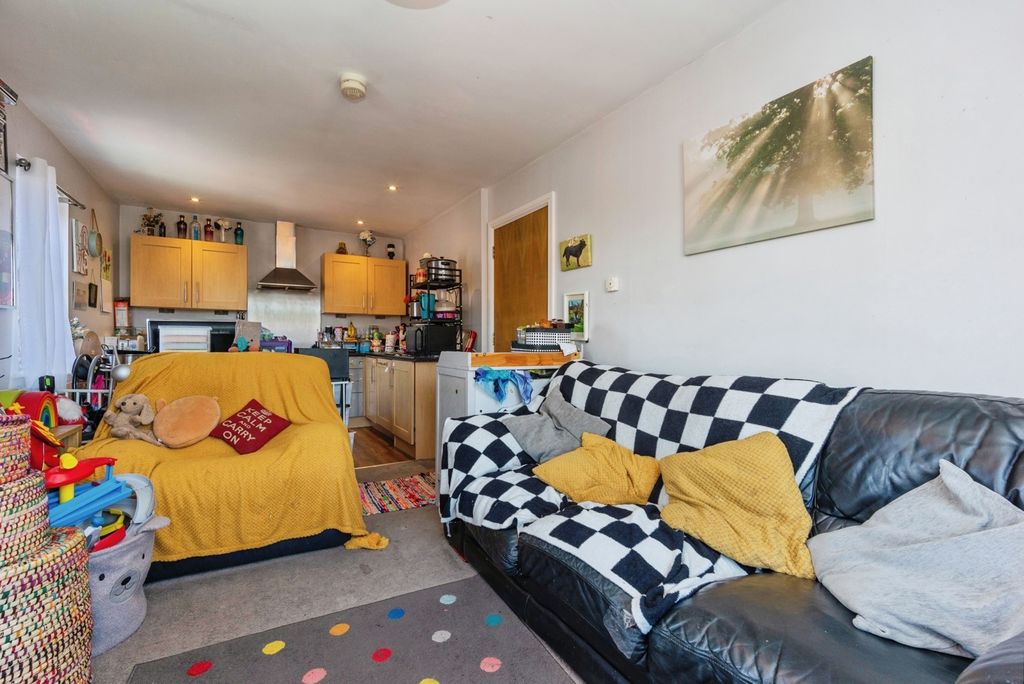 Property photo 3 of 17 Pbox-Img.Jpg