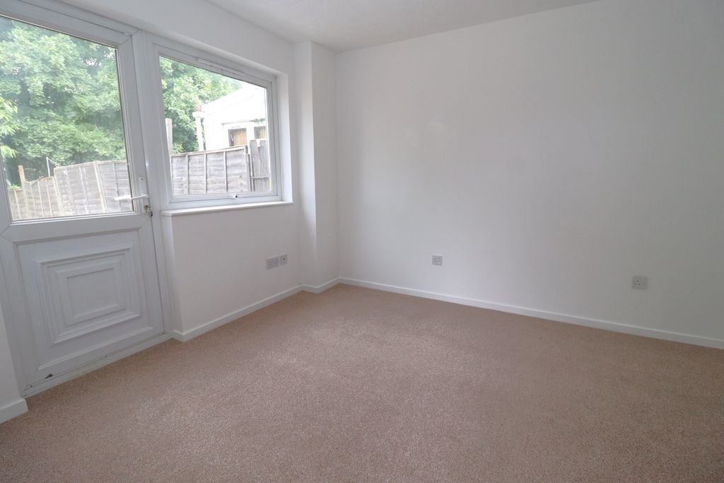 Property photo 3 of 8 Img_5279