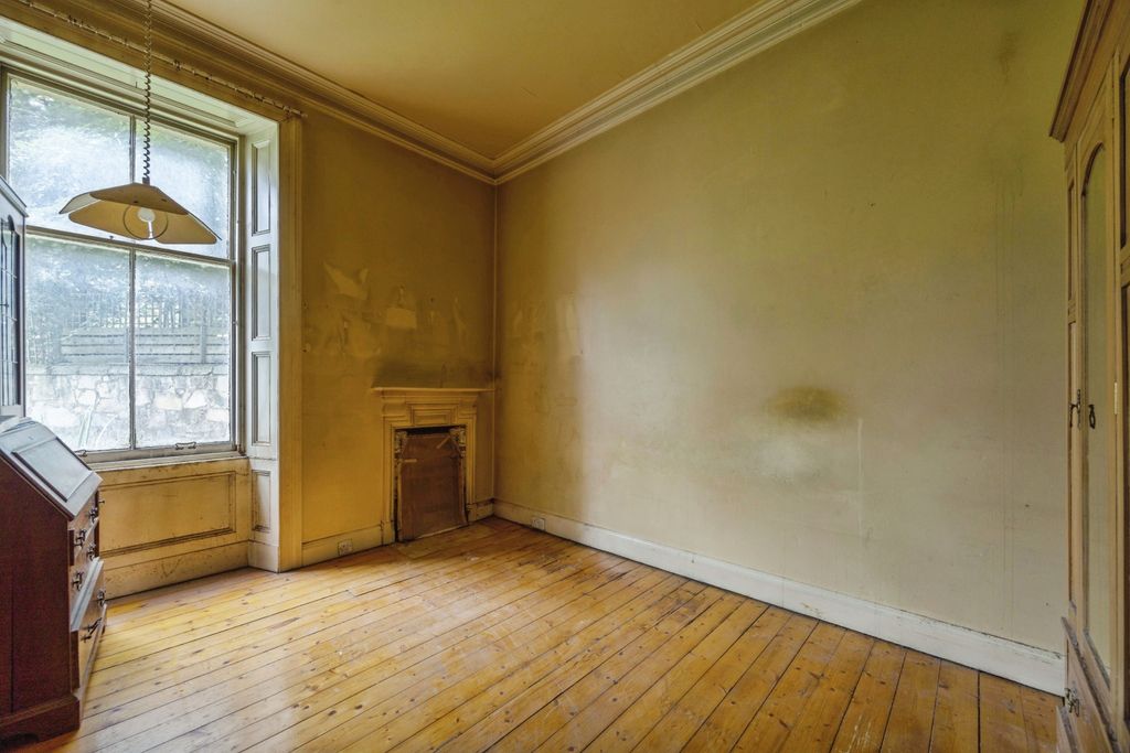 Property photo 2 of 19 2W8A6894