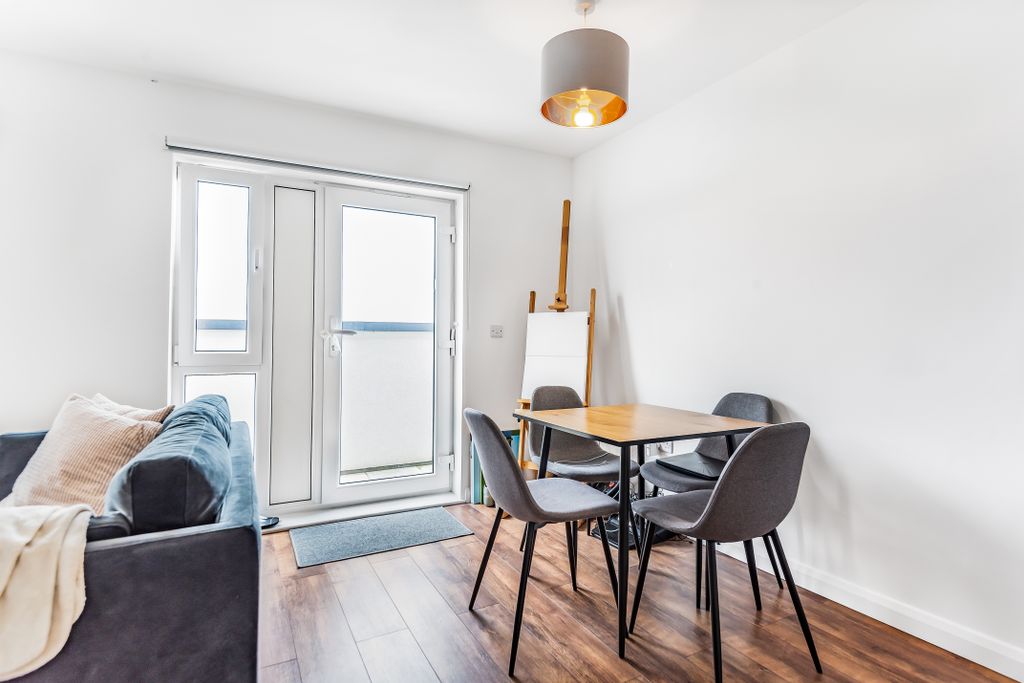 Property photo 2 of 7 725523 (3)