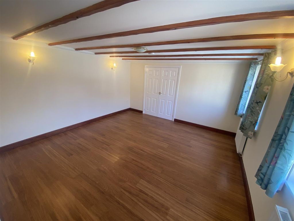 Property photo 3 of 13 Lounge 1
