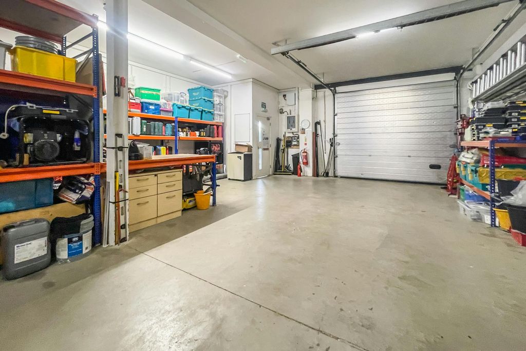 Property photo 2 of 6 8.Jpg