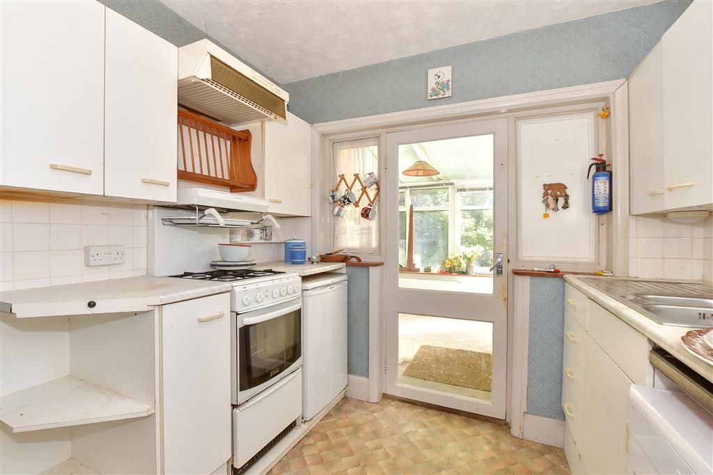 Property photo 3 of 9 Kitchen