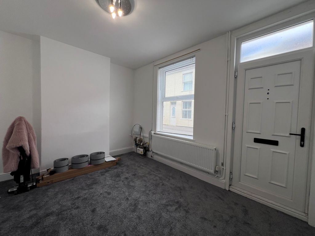 Property photo 3 of 10 Living Room