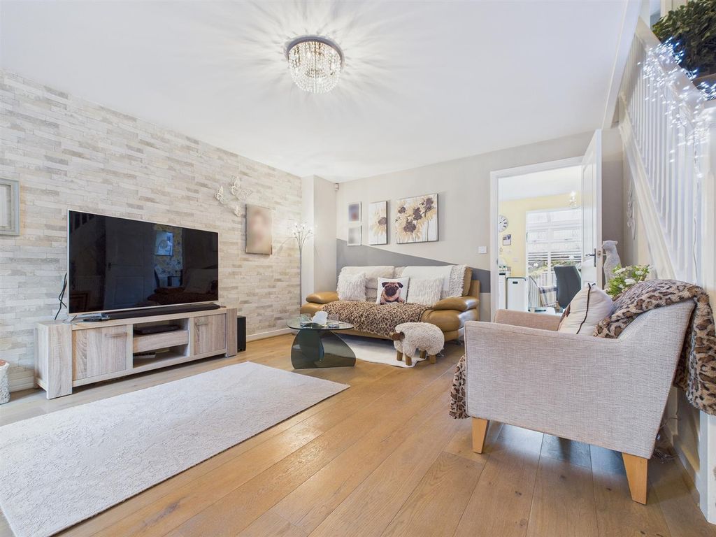 Property photo 3 of 25 Lounge