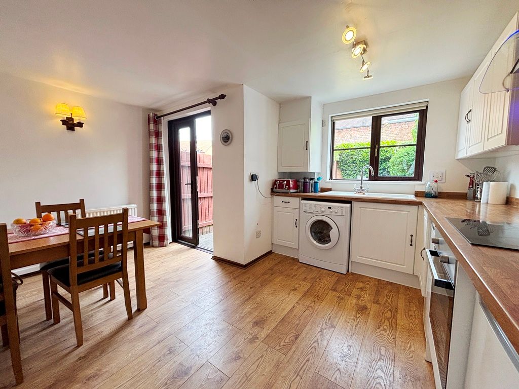 Property photo 3 of 10 Kitchen