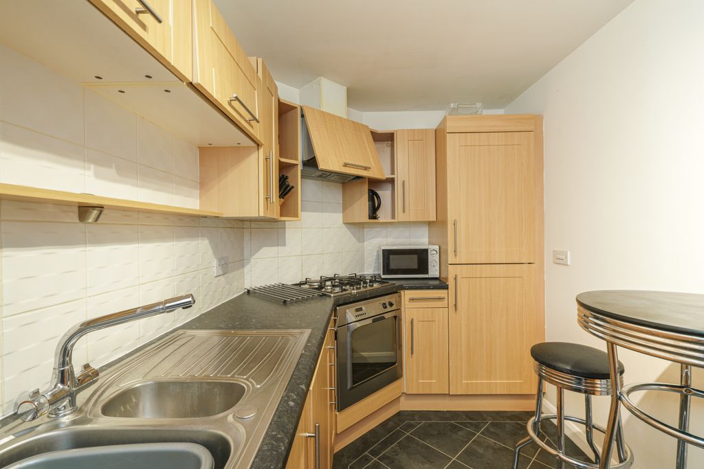 Property photo 2 of 10 5. Kitchen Angle 3