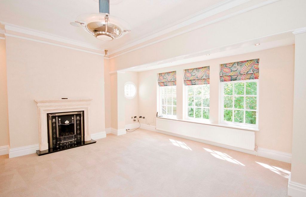 Property photo 3 of 34