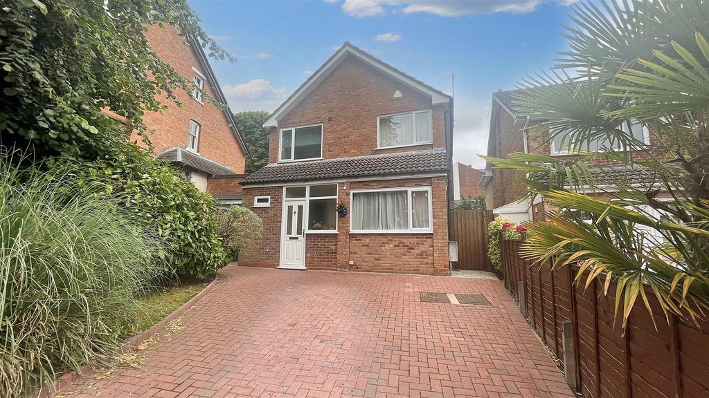Property photo 1 of 14 Approach
