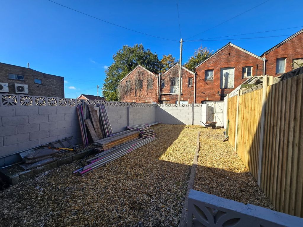 Property photo 2 of 6 Garden (1) (1)