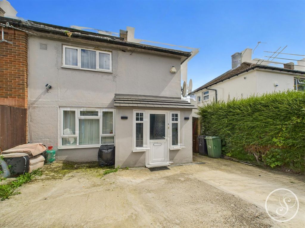 Property photo 1 of 15 External