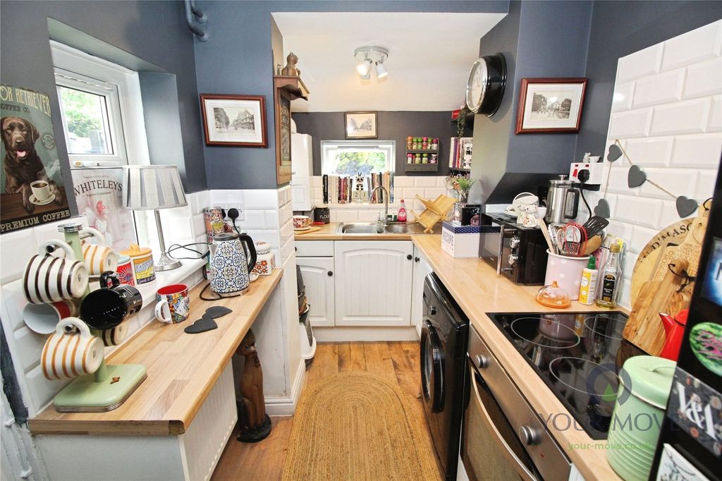 Property photo 3 of 16 Kitchen