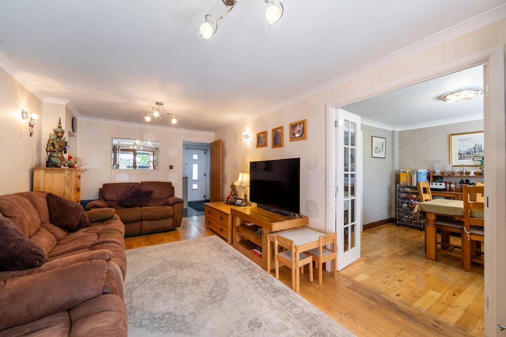 Property photo 2 of 27