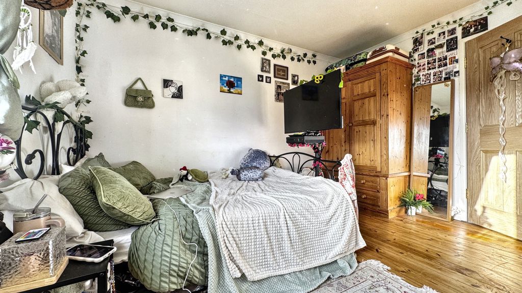 Property photo 2 of 19 Bedroom 3.Jpeg