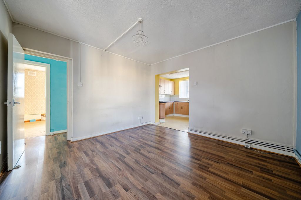 Property photo 3 of 15 1511514-13-6A85d0...