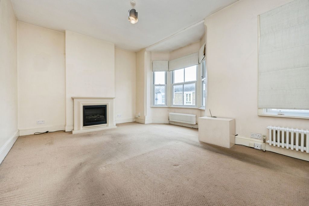Property photo 2 of 17 Photo