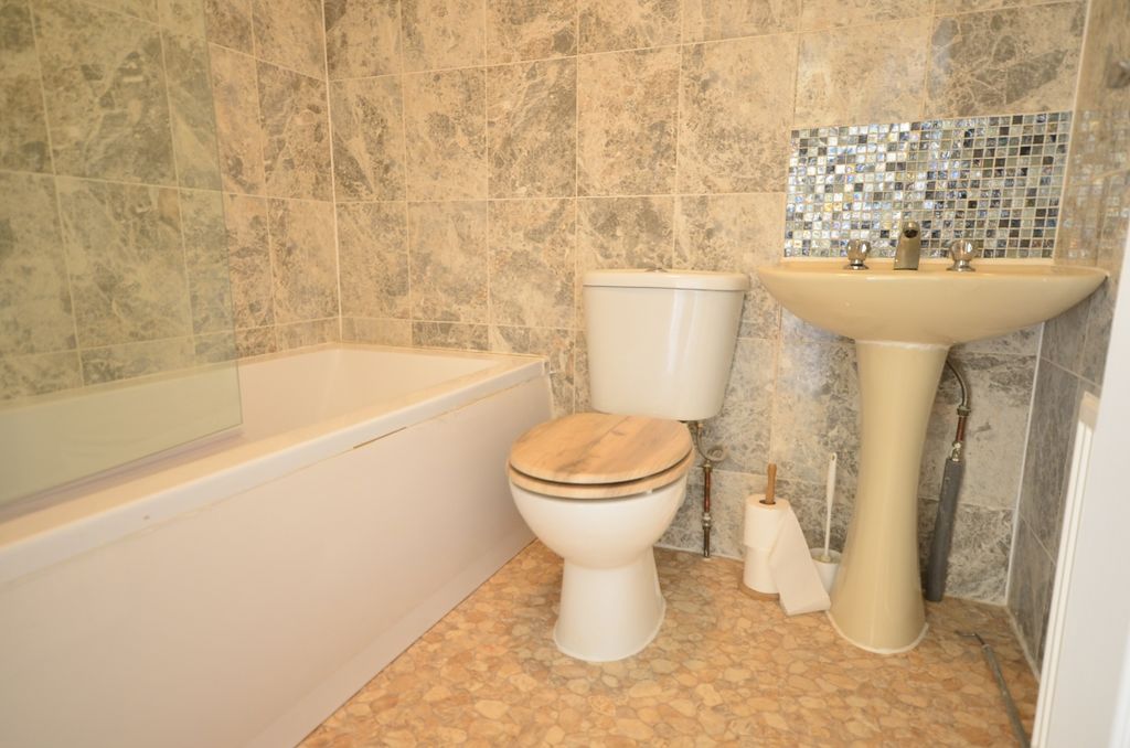 Property photo 3 of 7 Bathroom