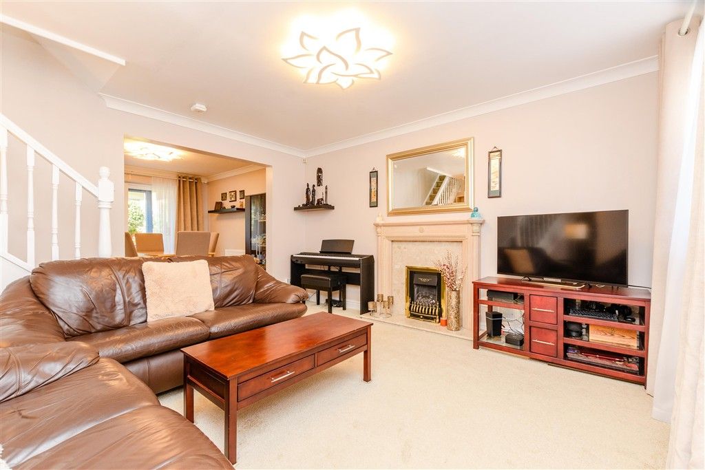 Property photo 1 of 16 Lounge