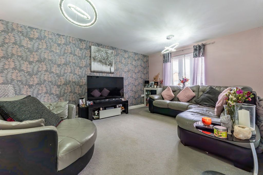 Property photo 2 of 22