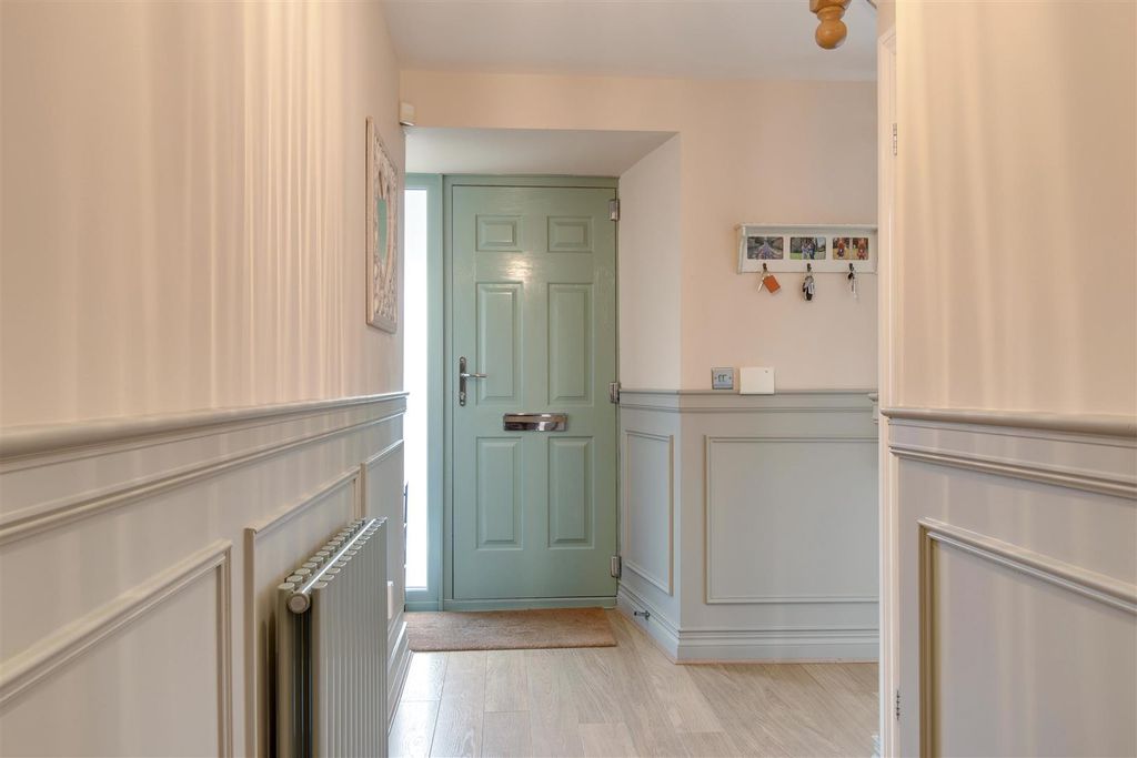 Property photo 3 of 35 Entrance Hallway