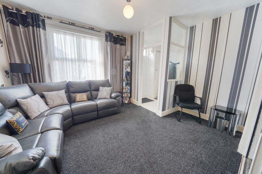 Property photo 2 of 22 Lounge