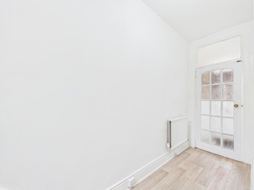 Property photo 2 of 13 Hallway