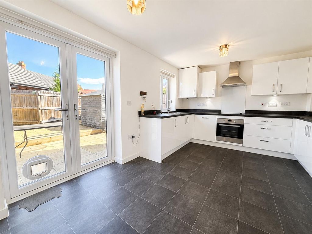 Property photo 2 of 18 Kitchen