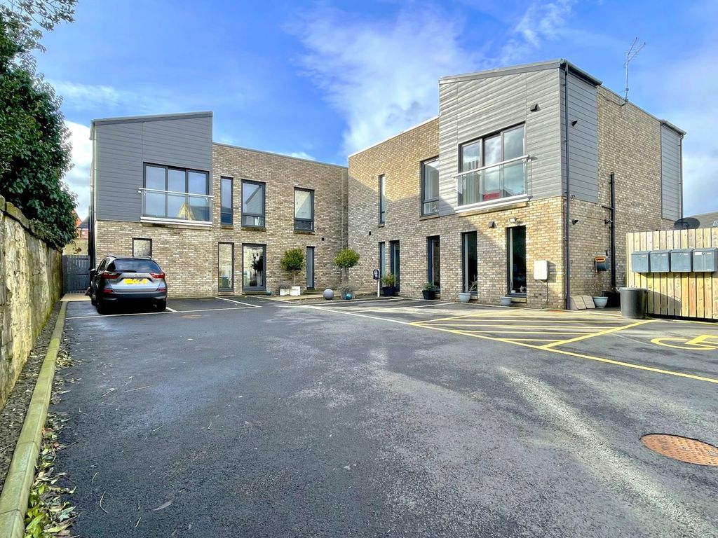 Property photo 1 of 36