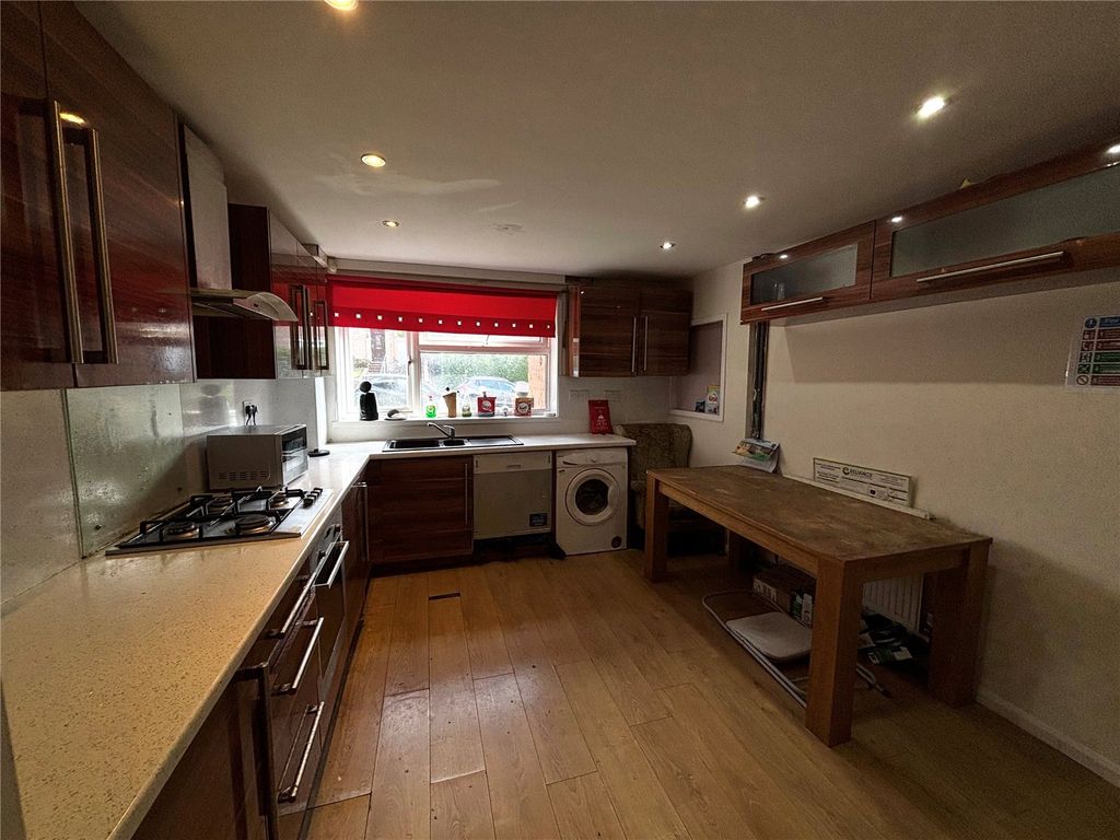 Property photo 2 of 9 Kitchen