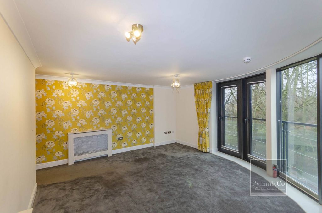 Property photo 2 of 8