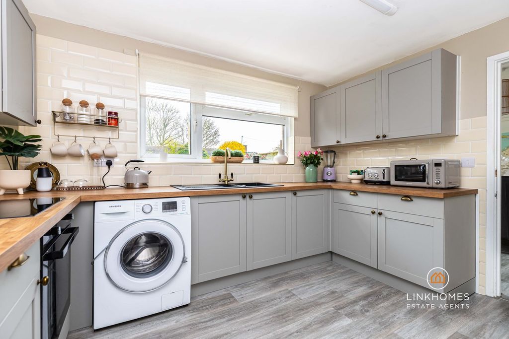 Property photo 3 of 26