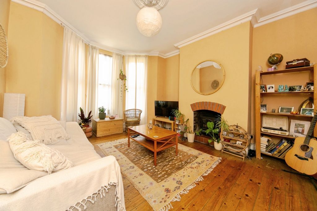 Property photo 2 of 17 Photo