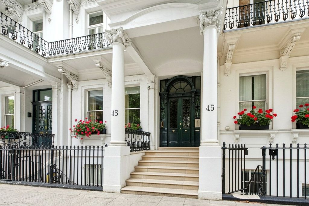 Property photo 1 of 10 Entrance