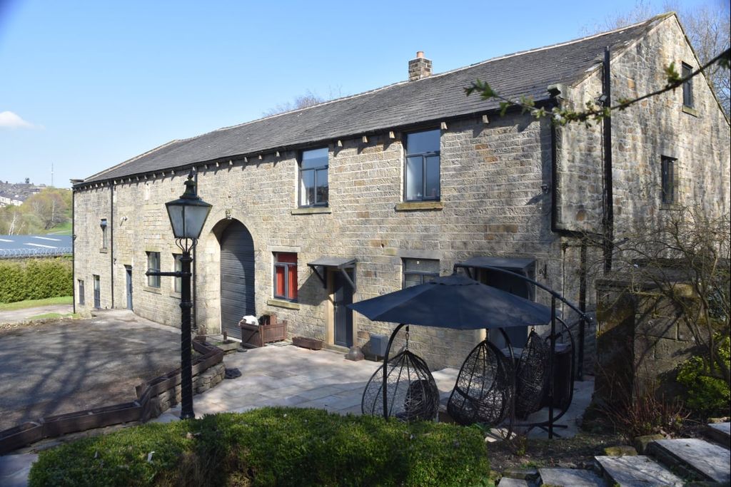 Property photo 2 of 42