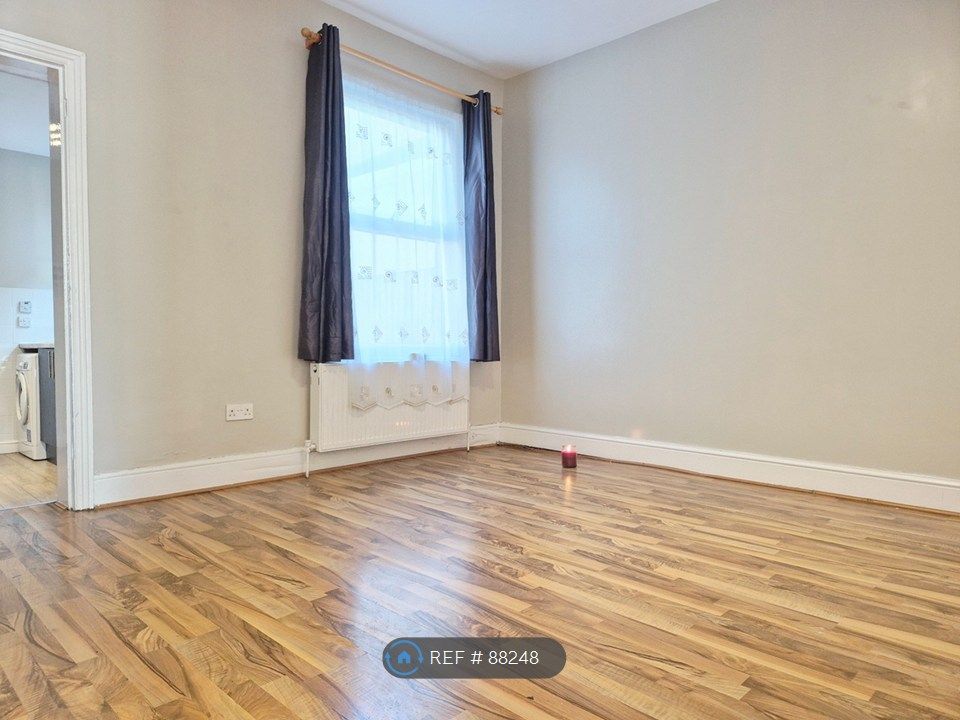 Property photo 3 of 11 Dining Room