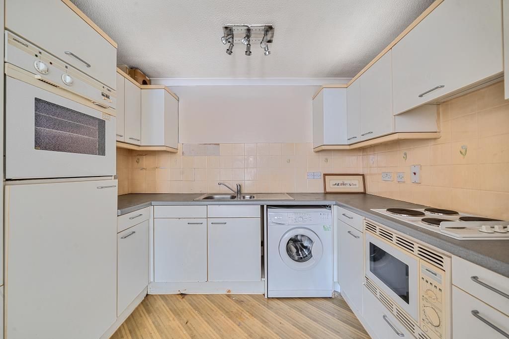 Property photo 3 of 20 Kitchen