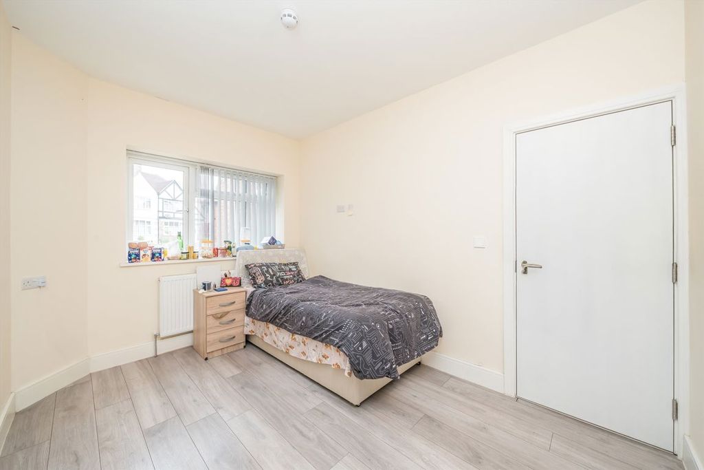 Property photo 1 of 3