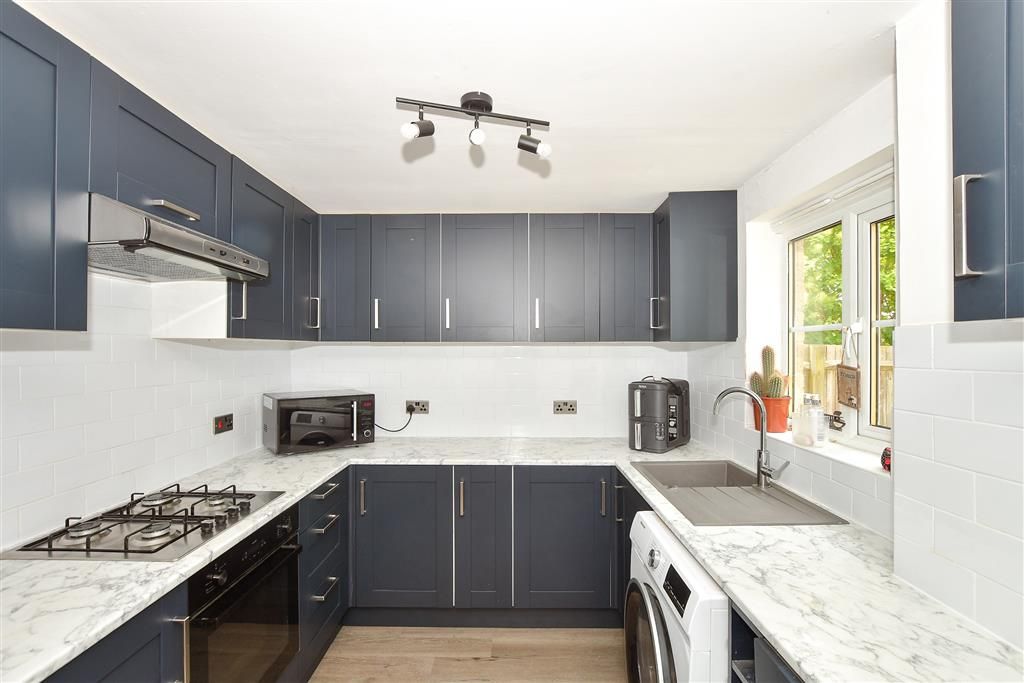 Property photo 2 of 14 Kitchen
