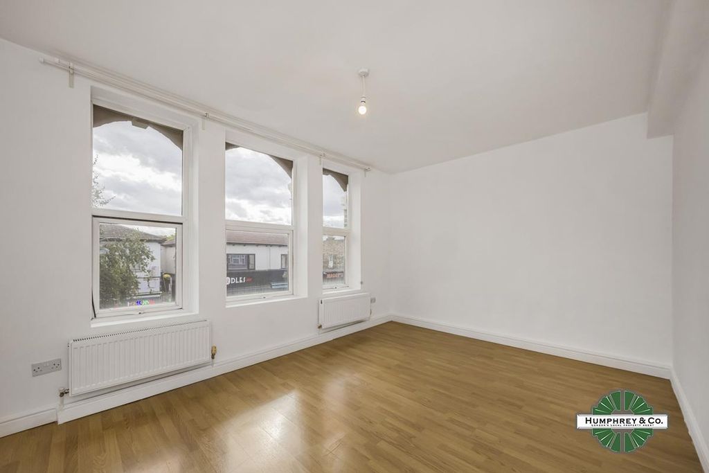 Property photo 2 of 11 Hoe Street -005 (4).Jpg