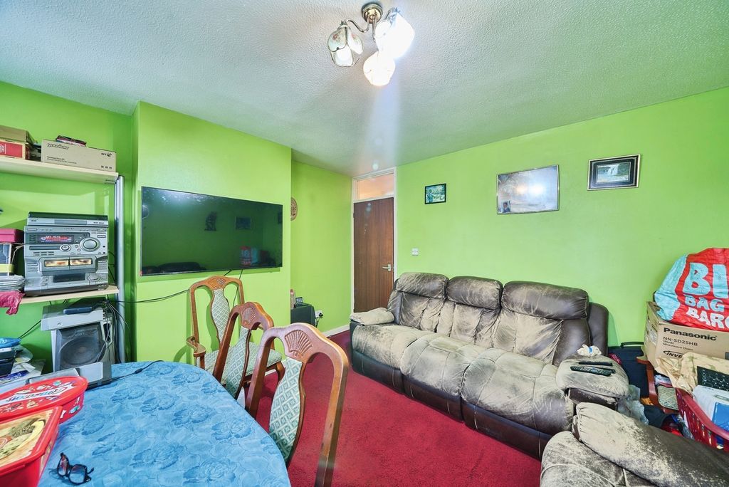 Property photo 3 of 8 Photo