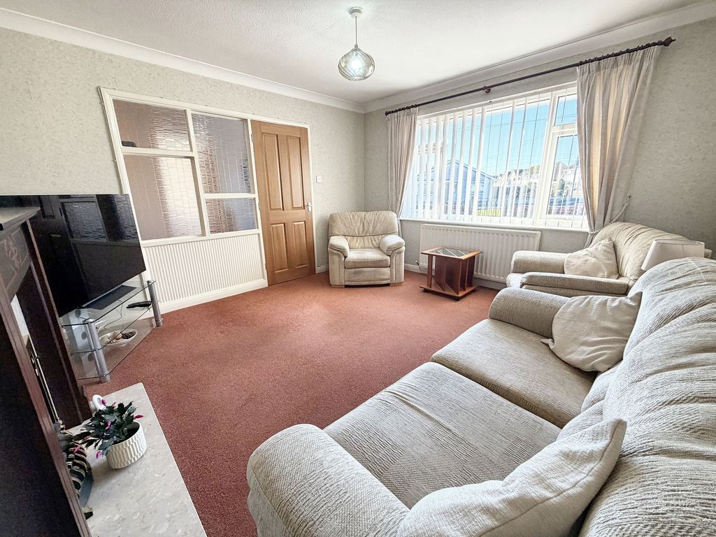 Property photo 2 of 14 Lounge