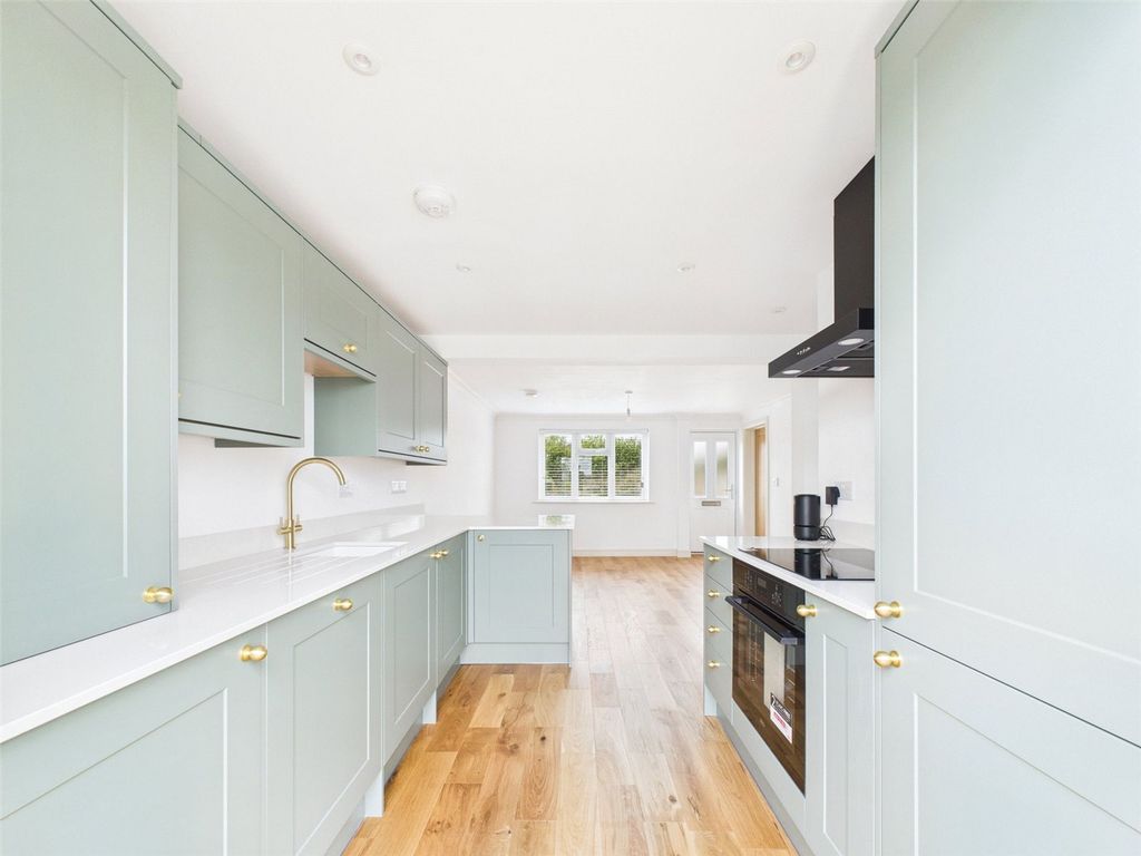 Property photo 2 of 10 Kitchen